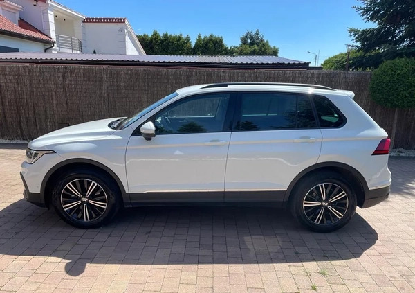 Volkswagen Tiguan cena 125999 przebieg: 19000, rok produkcji 2021 z Konin małe 137